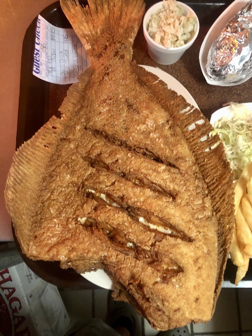 Casual seafood dining with table service.